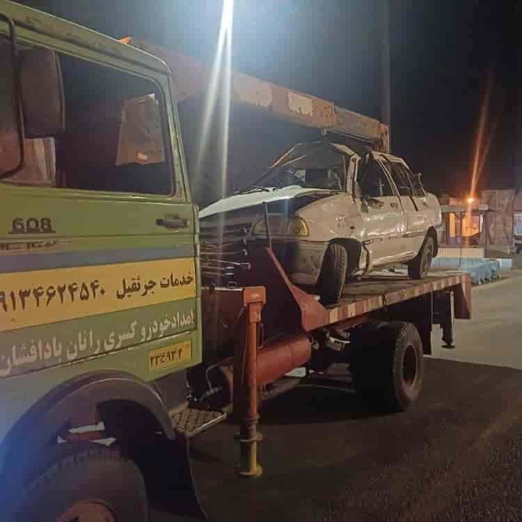 یدک‌ کش تصادف دو خودرو در محور نطنز بادرود